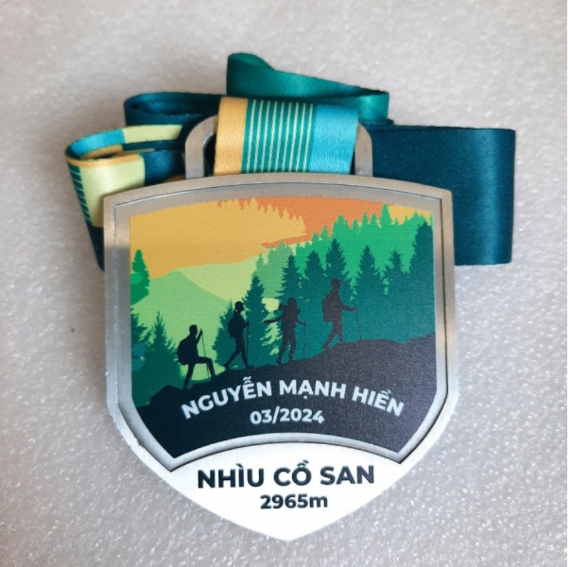 Huy chương kim loại khiên 