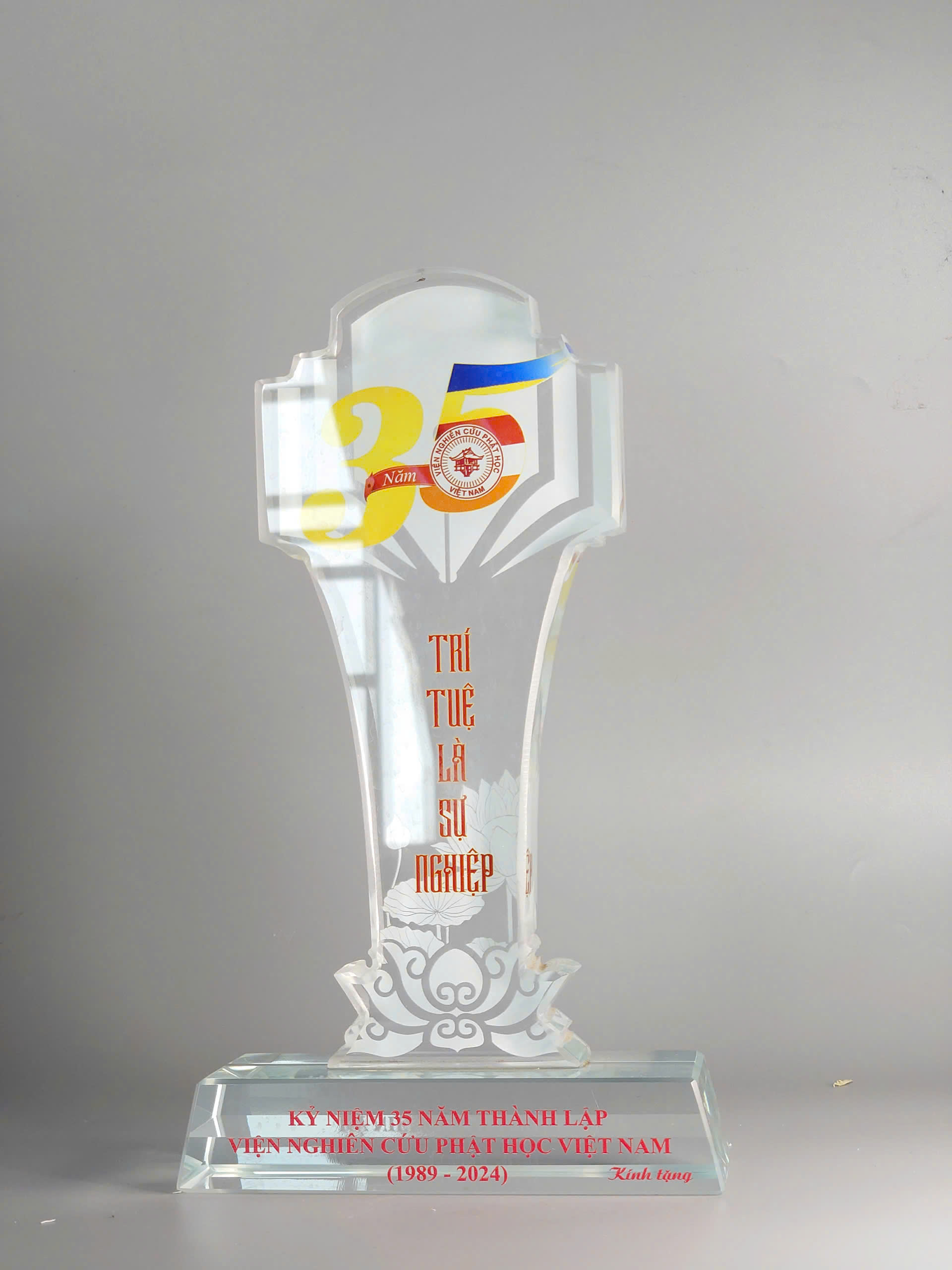 Biểu Trưng Kỉ Niệm 35 Năm Thành Lập Viện Nghiên Cứu Phật Học Việt Nam